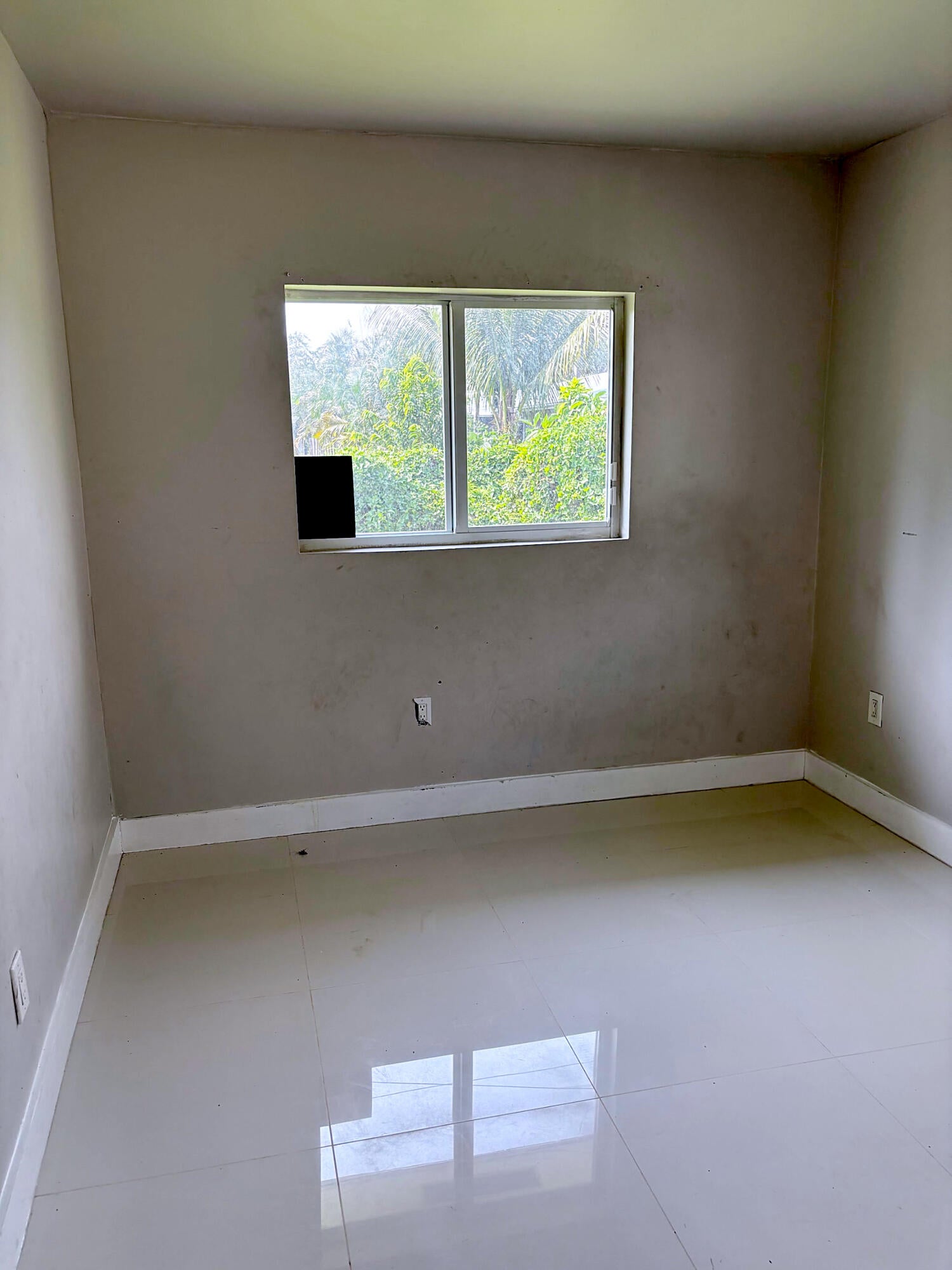 View photos, virtual tours, details... 1521 NW 8th Avenue