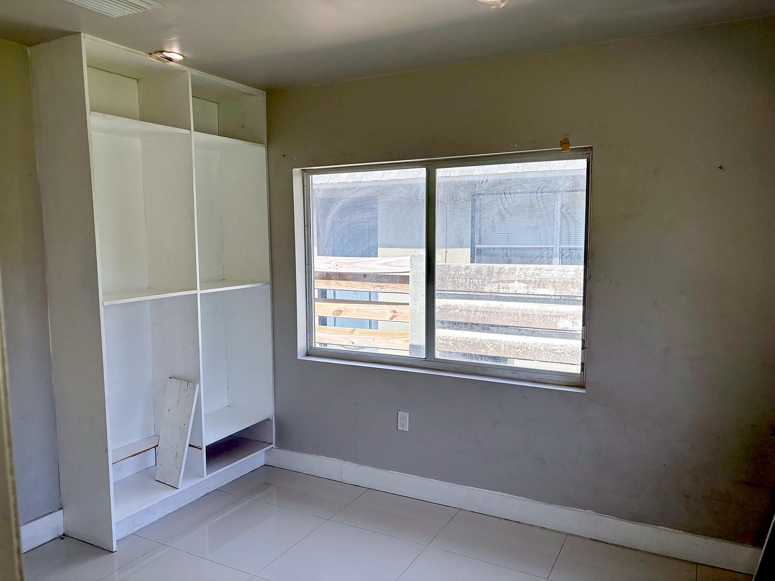 View photos, virtual tours, details... 1521 NW 8th Avenue