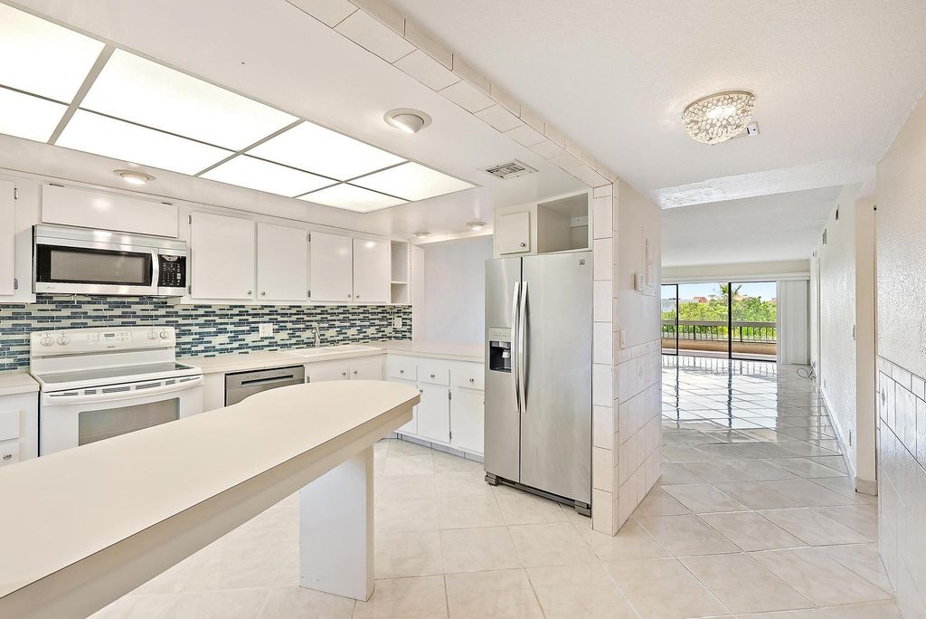 Photo of 1036 Us Highway 1 #318, North Palm Beach, FL 33408 (MLS # R11101671)