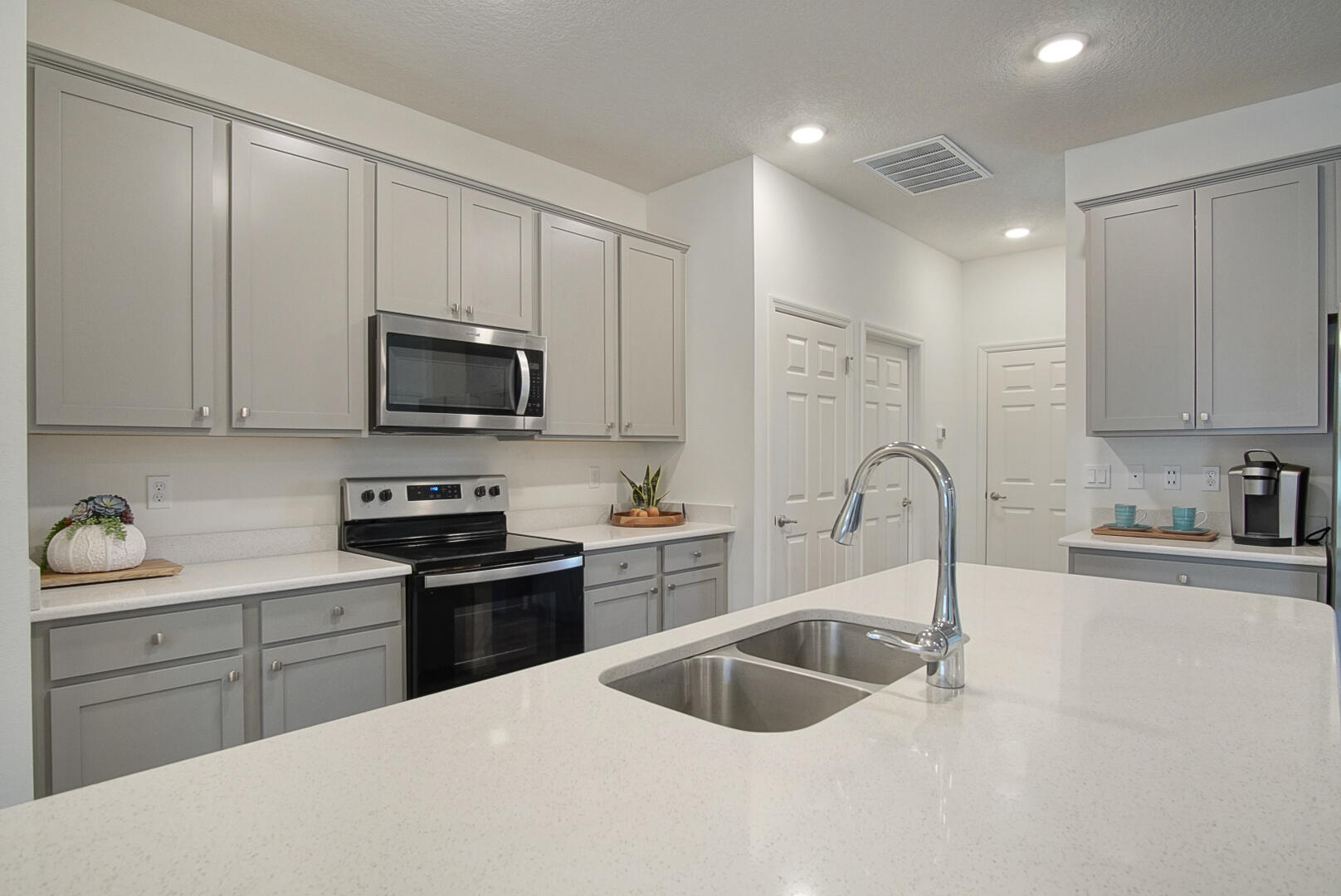 PORT ST LUCIE SECTION 48 1ST REPLAT - Residential