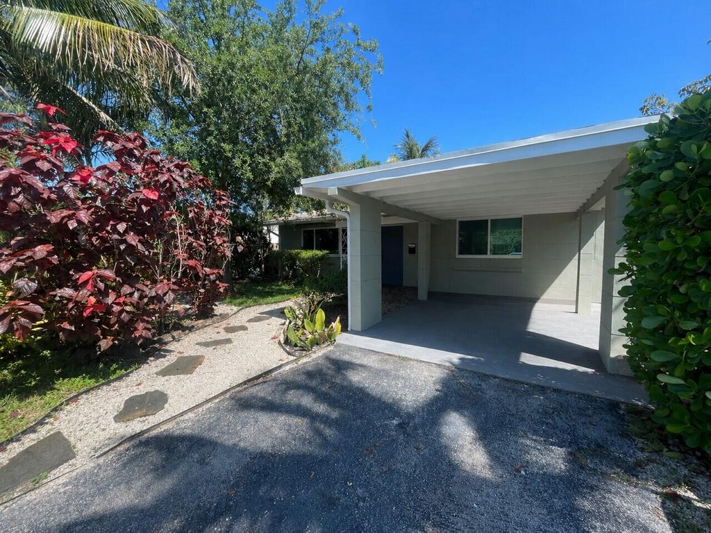Photo of 61 NE 46th Street, Oakland Park, FL 33334 (MLS # B26022489)
