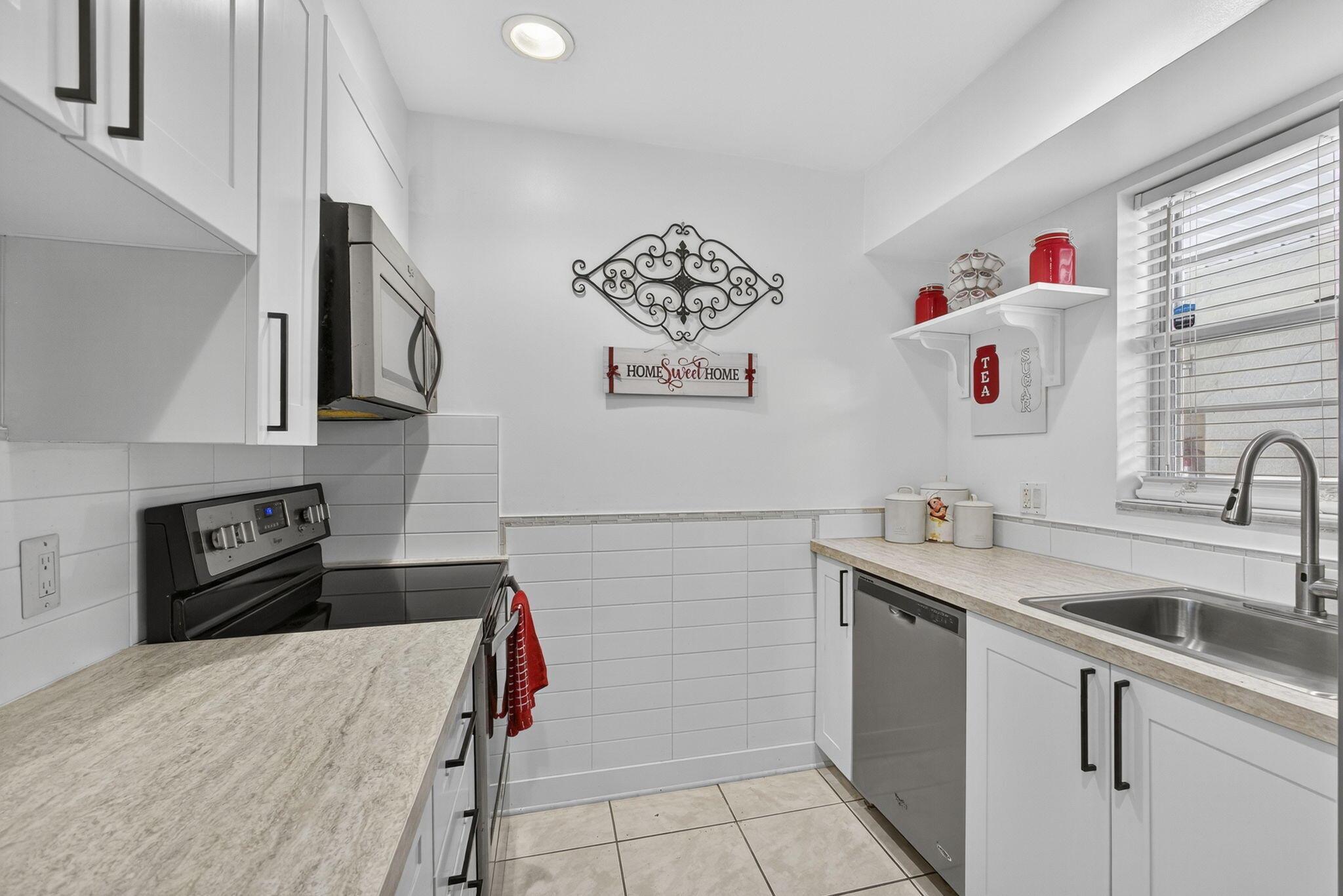 GREENWAY VILLAGE SOUTH CO - Residential Lease