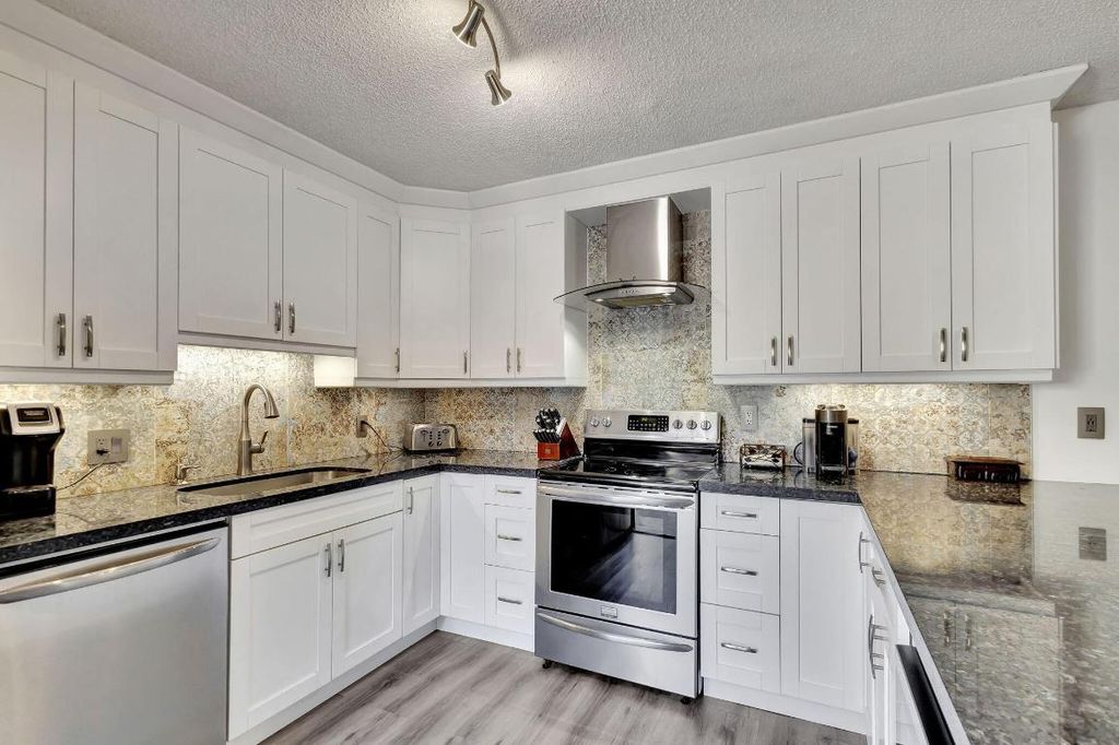 Photo of 1109 11th Terrace, Palm Beach Gardens, FL 33418 (MLS # R10975546)