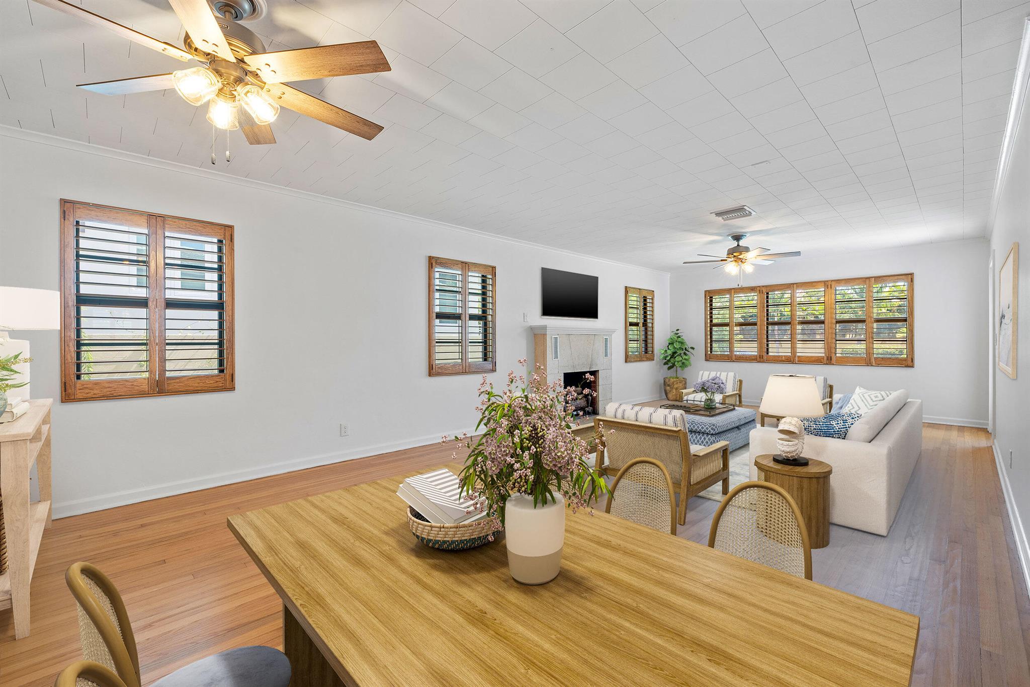 1023 S Palmway