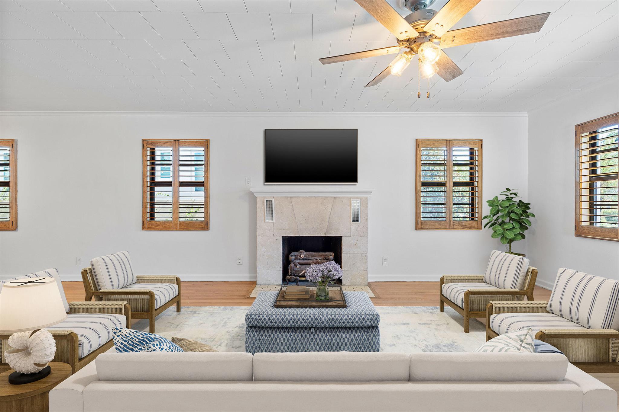 1023 S Palmway