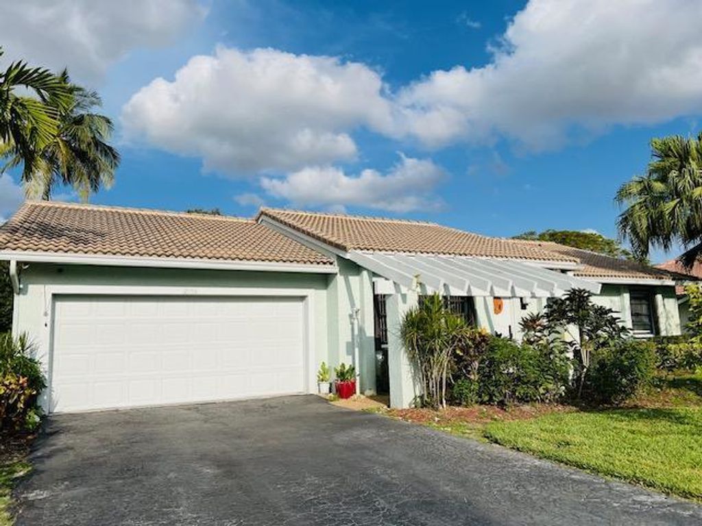 Photo of 21116 Shady Vista Lane, Boca Raton, FL 33428 (MLS # R10993387)