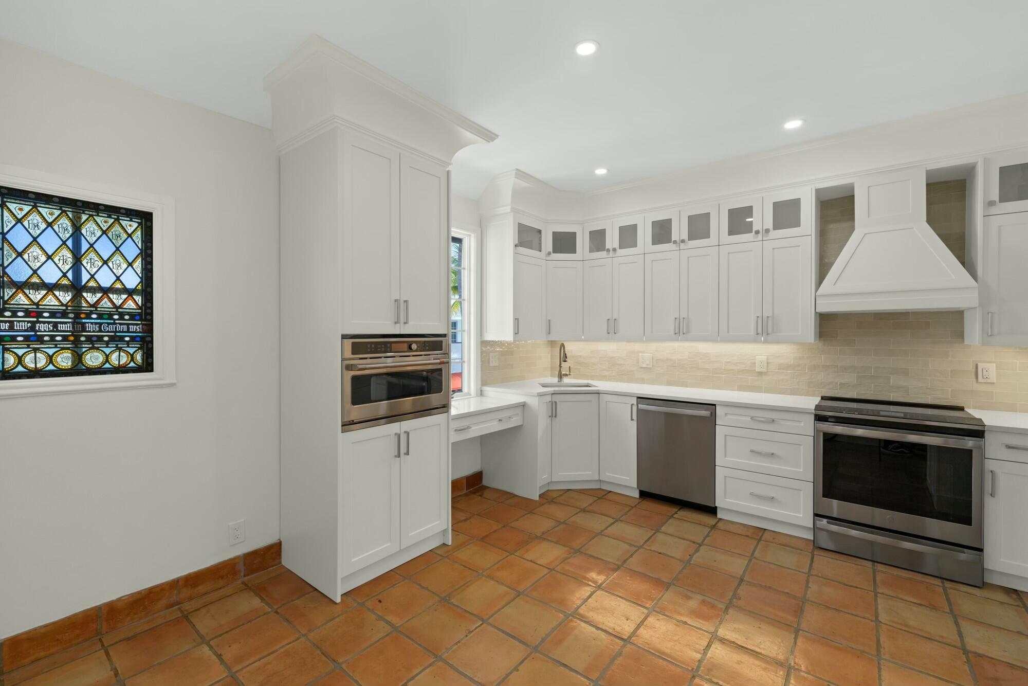 VIA LELA OF WORTH AVE CON - Residential Lease