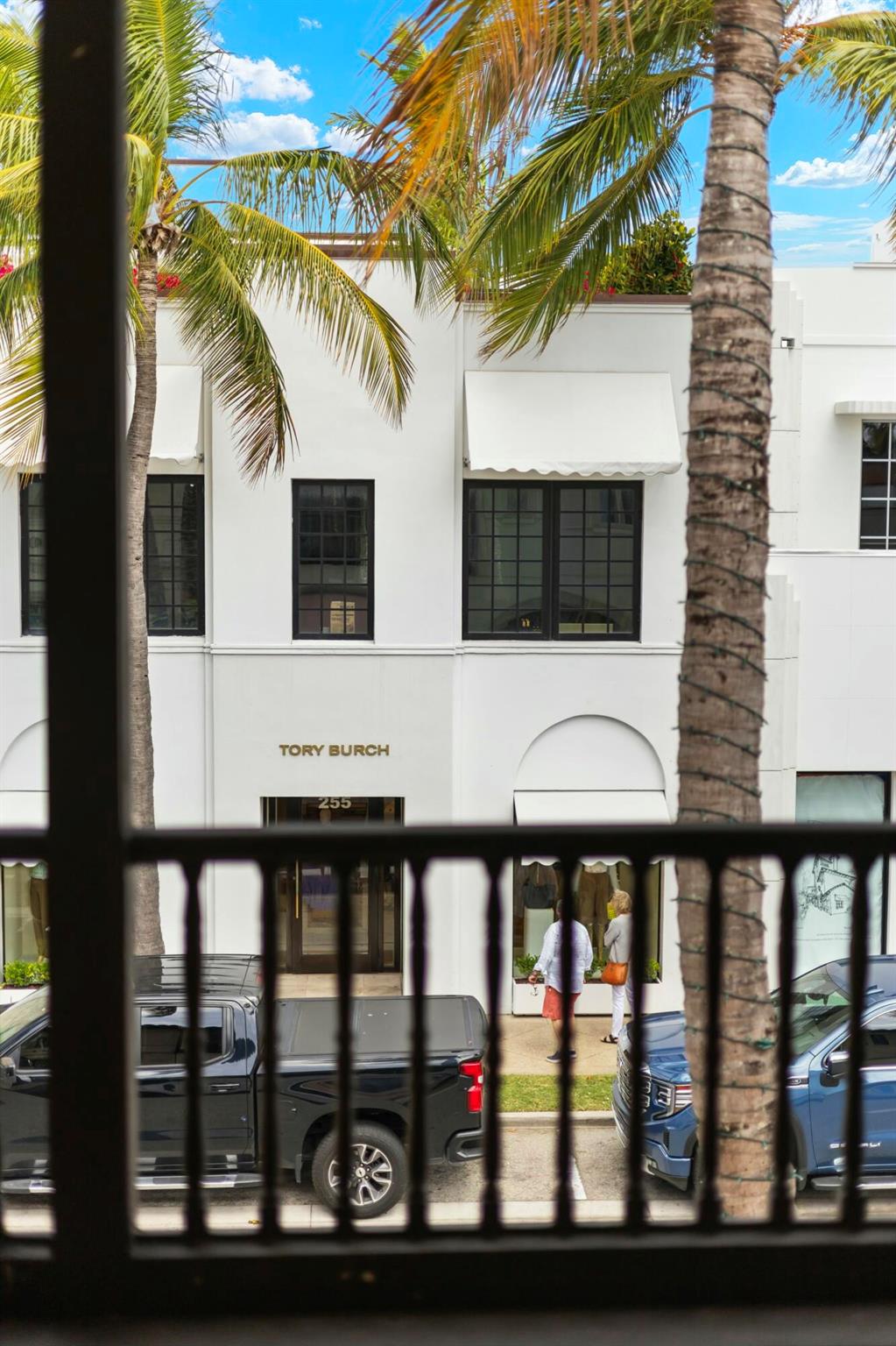 VIA LELA OF WORTH AVE CON - Residential Lease