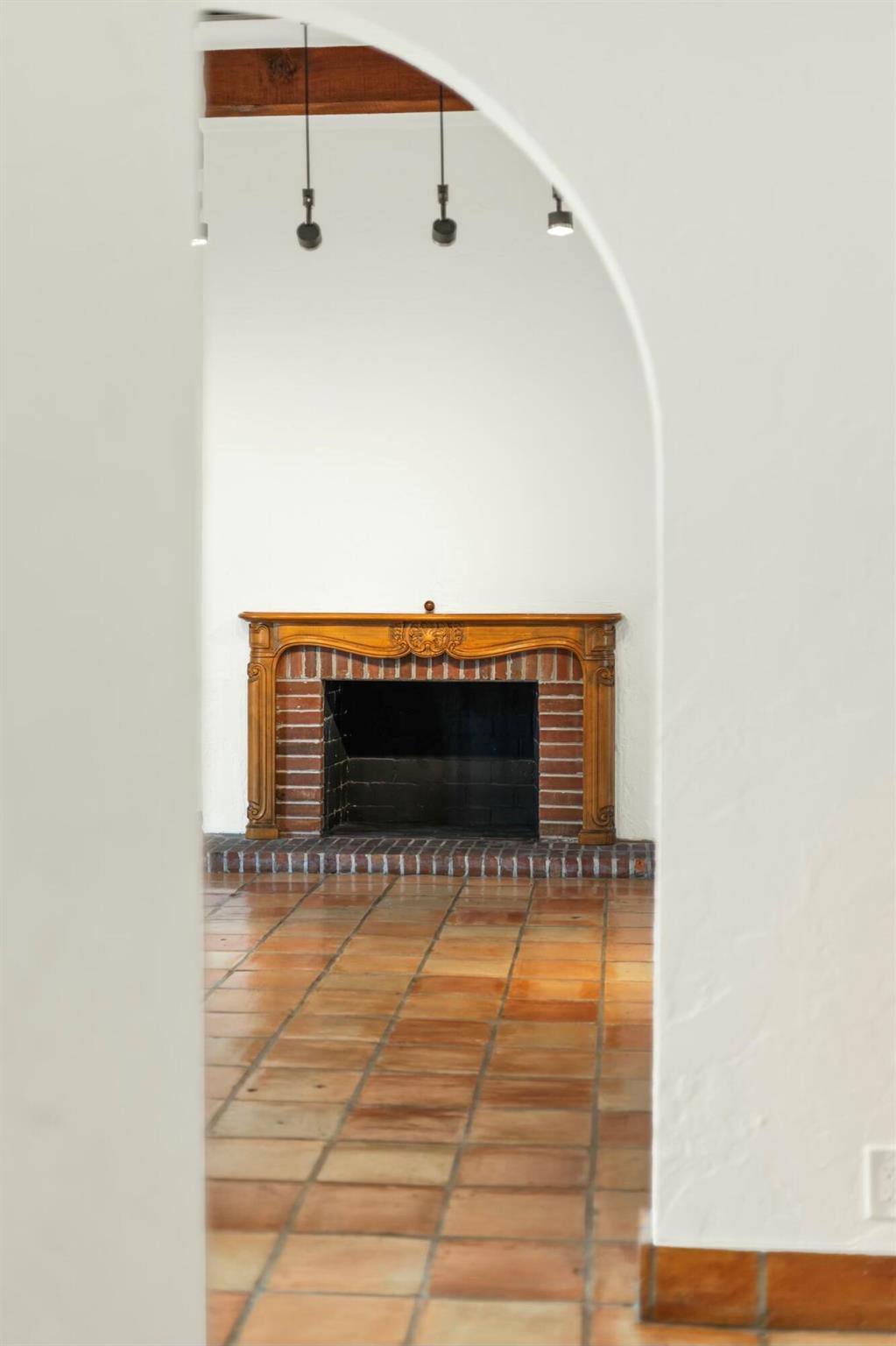 VIA LELA OF WORTH AVE CON - Residential Lease