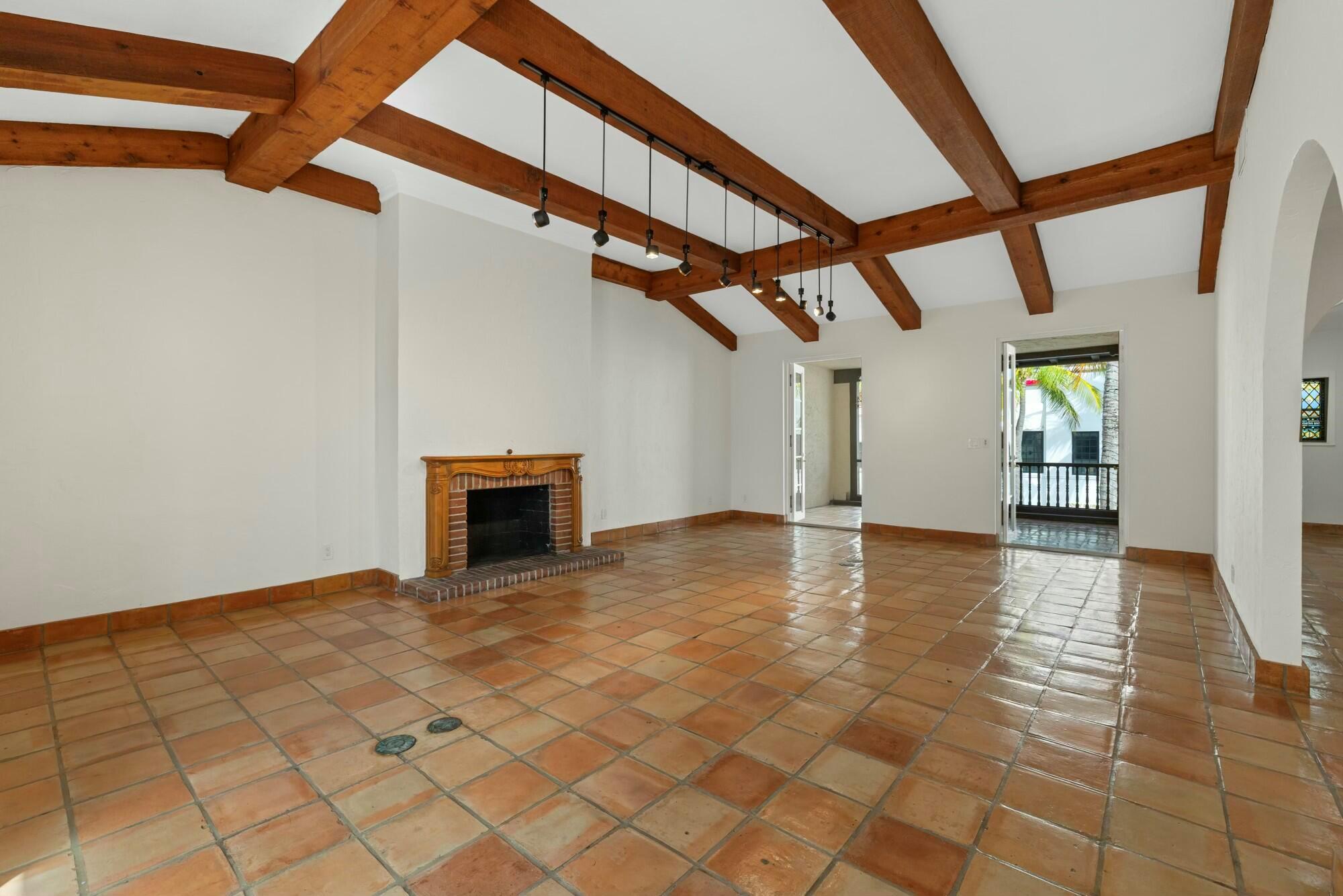 VIA LELA OF WORTH AVE CON - Residential Lease