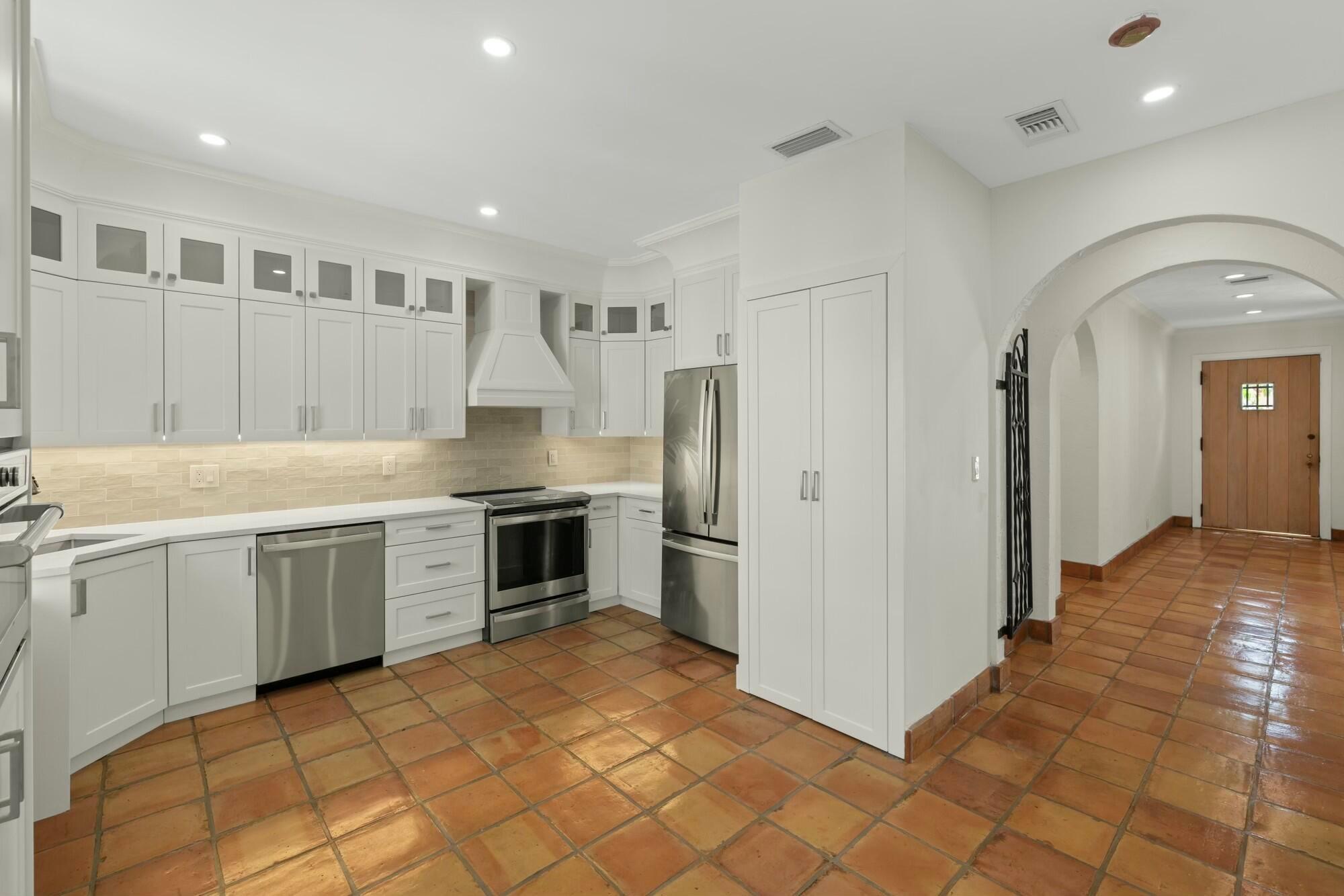 VIA LELA OF WORTH AVE CON - Residential Lease