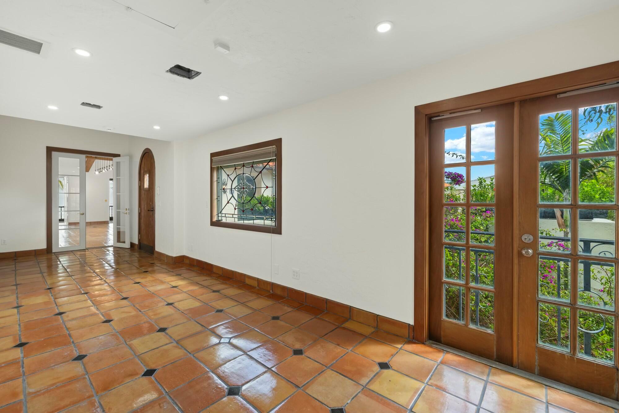 VIA LELA OF WORTH AVE CON - Residential Lease