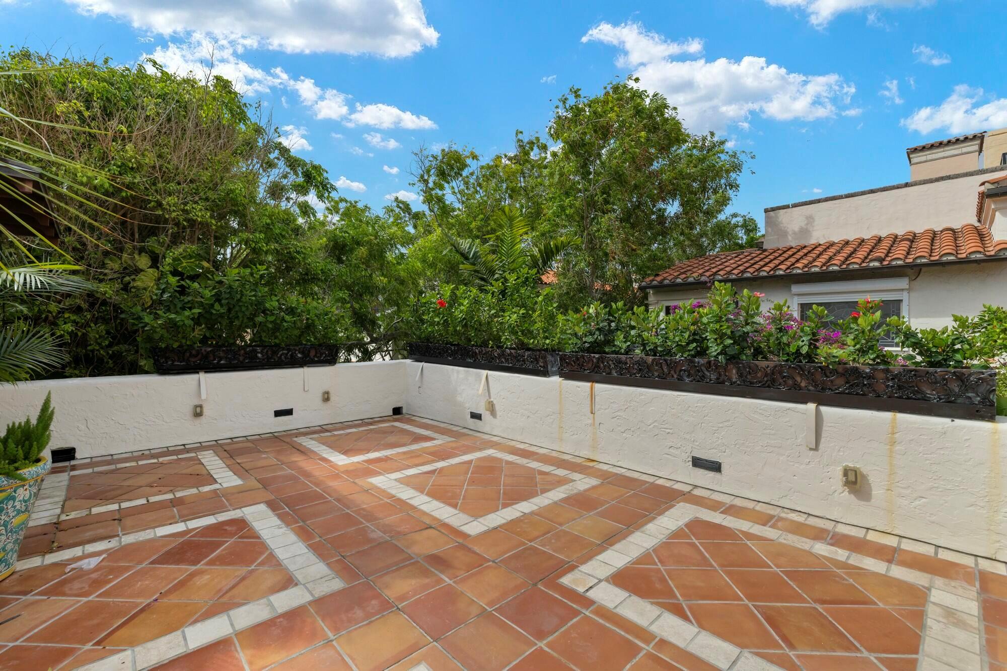 VIA LELA OF WORTH AVE CON - Residential Lease