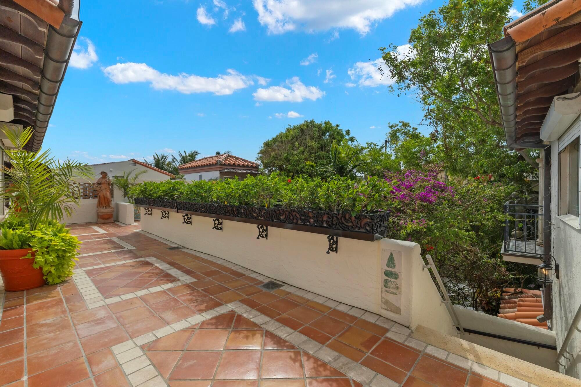 VIA LELA OF WORTH AVE CON - Residential Lease