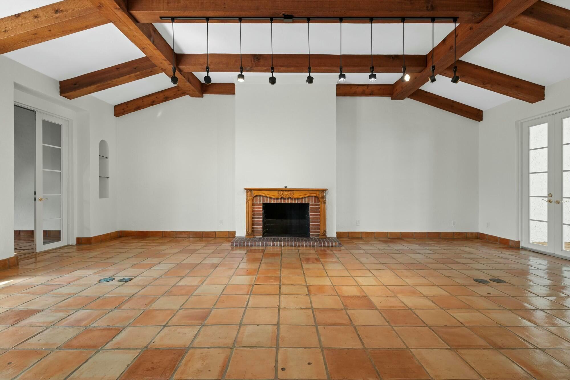 VIA LELA OF WORTH AVE CON - Residential Lease