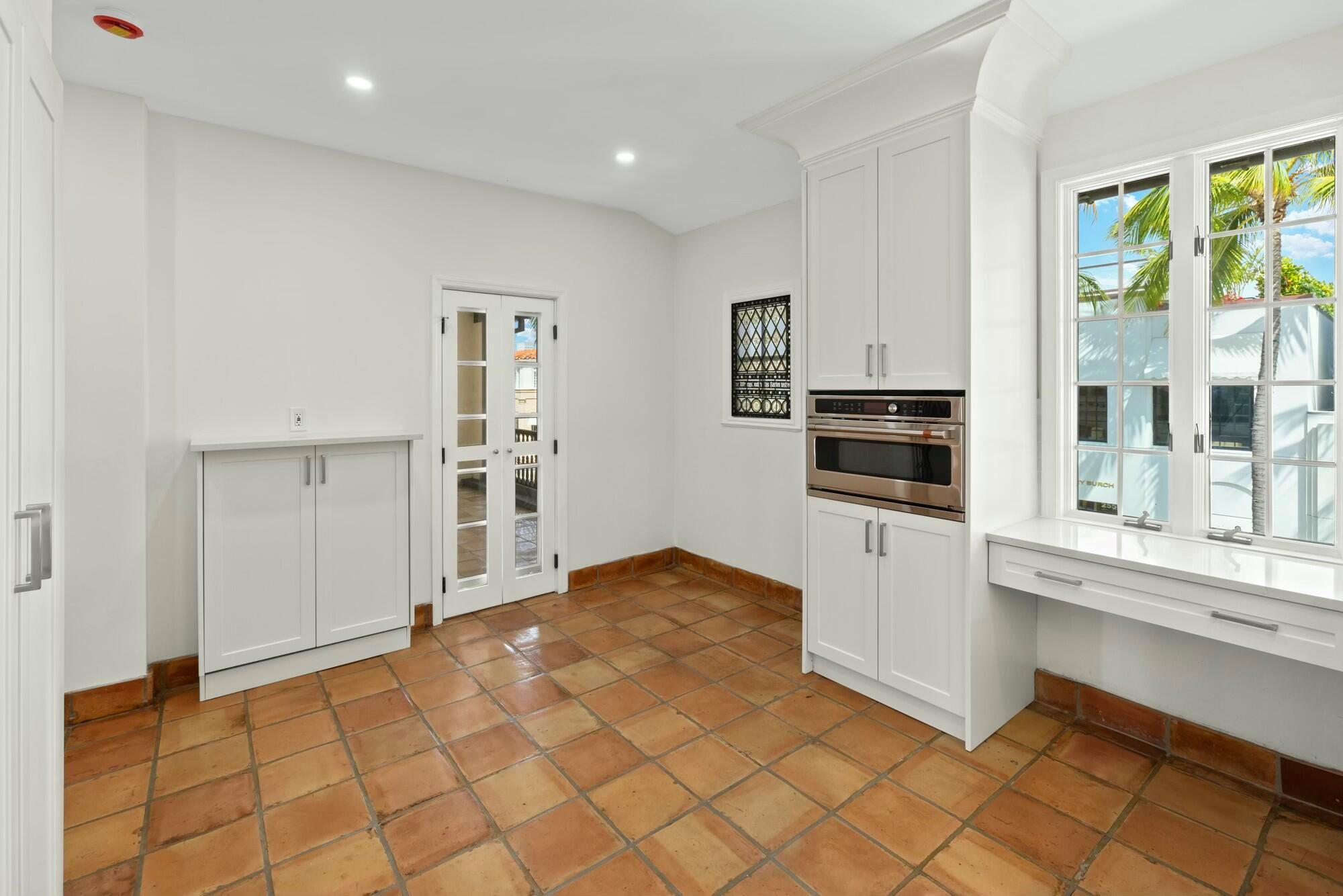 VIA LELA OF WORTH AVE CON - Residential Lease