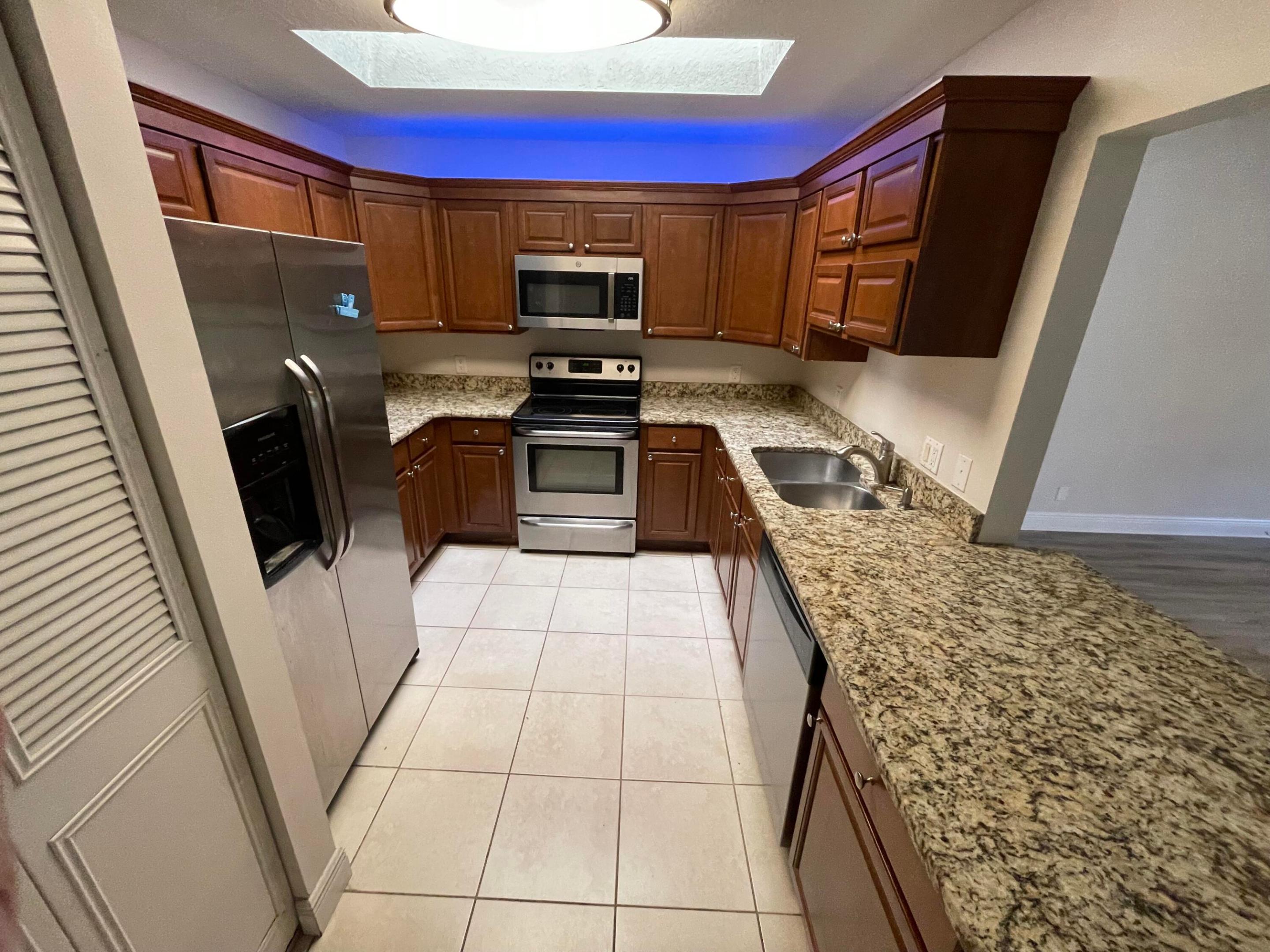 EASTRIDGE ESTATES - Residential Lease