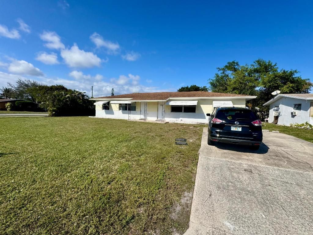 Photo of 727 Southview Drive, Jupiter, FL 33458 (MLS # R11059728)