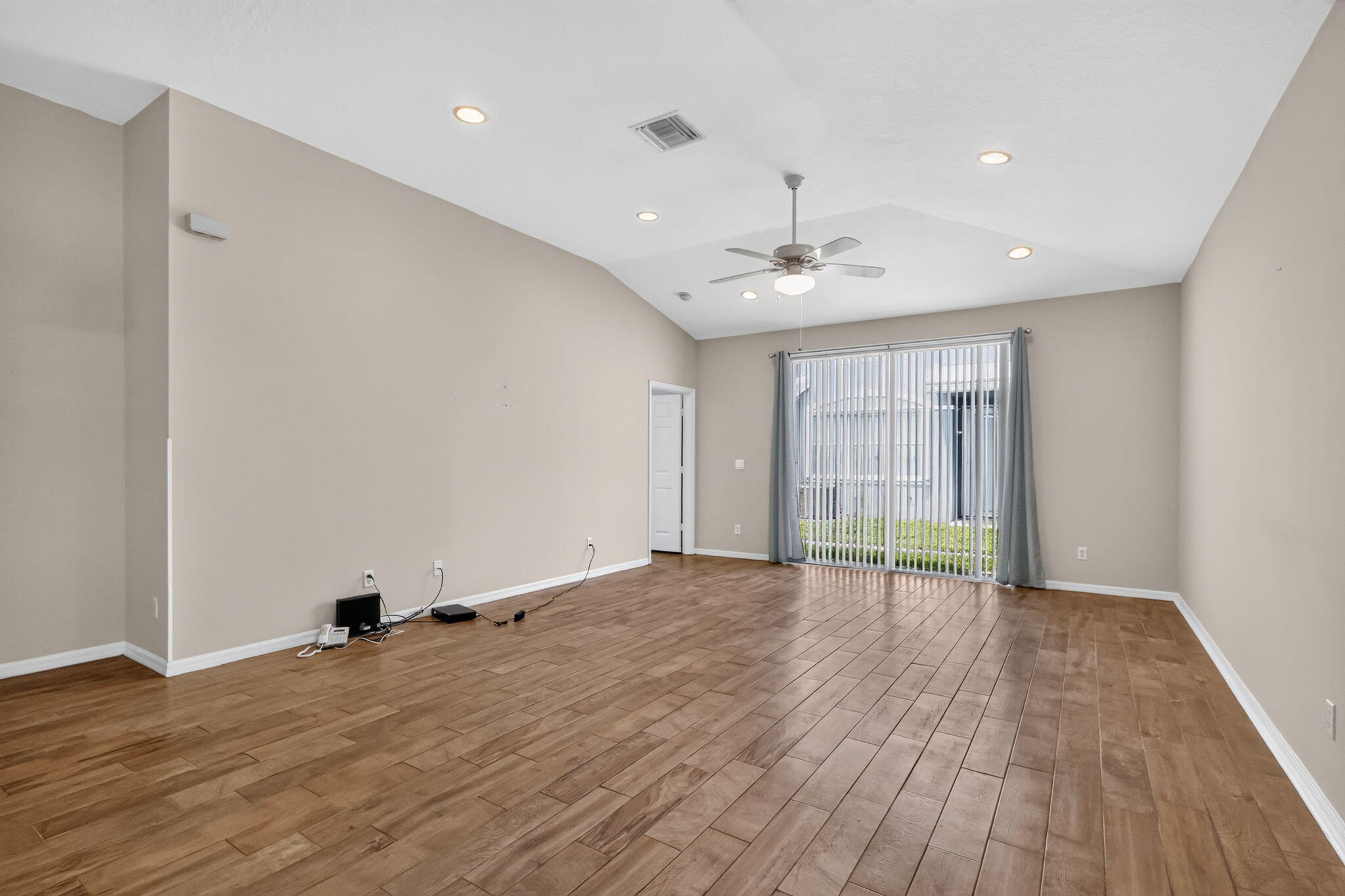 Properties 4948 FULTON