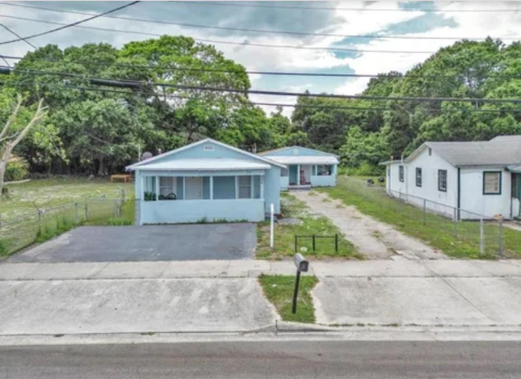 Photo of 513 N 17th Street, Fort Pierce, FL 34950 (MLS # F10527562)