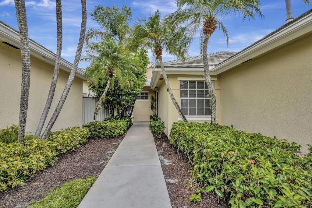 Photo of 629 Masters Way, Palm Beach Gardens, FL 33418 (MLS # R11101866)