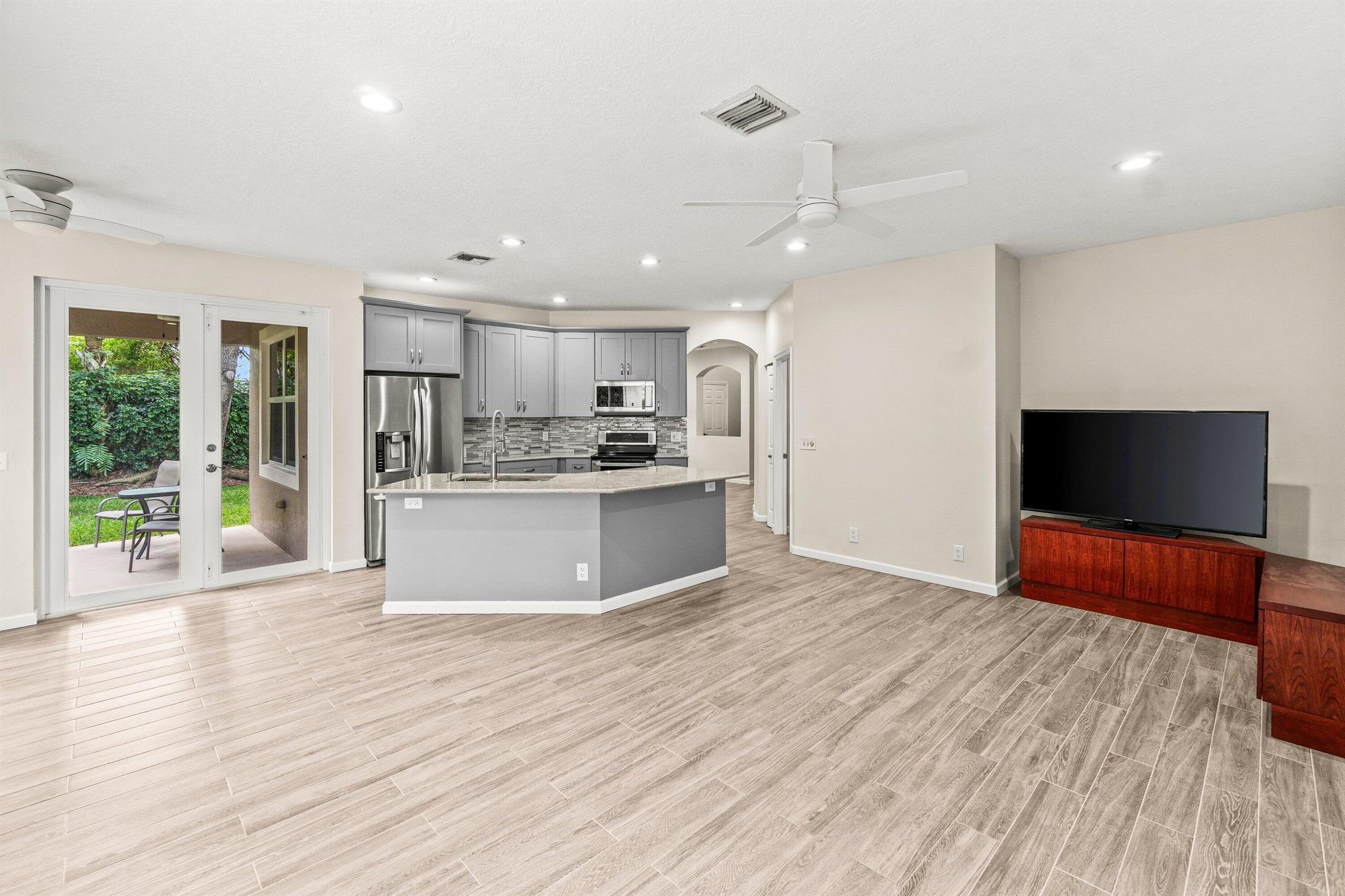 MIZNER POINTE OF BOCA VIA - Residential