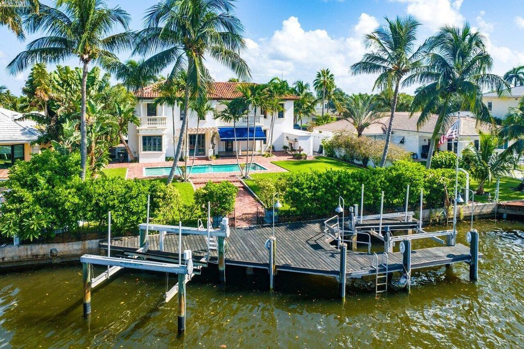 Photo of 25 Harbor Drive, Lake Worth Beach, FL 33460 (MLS # R11098129)