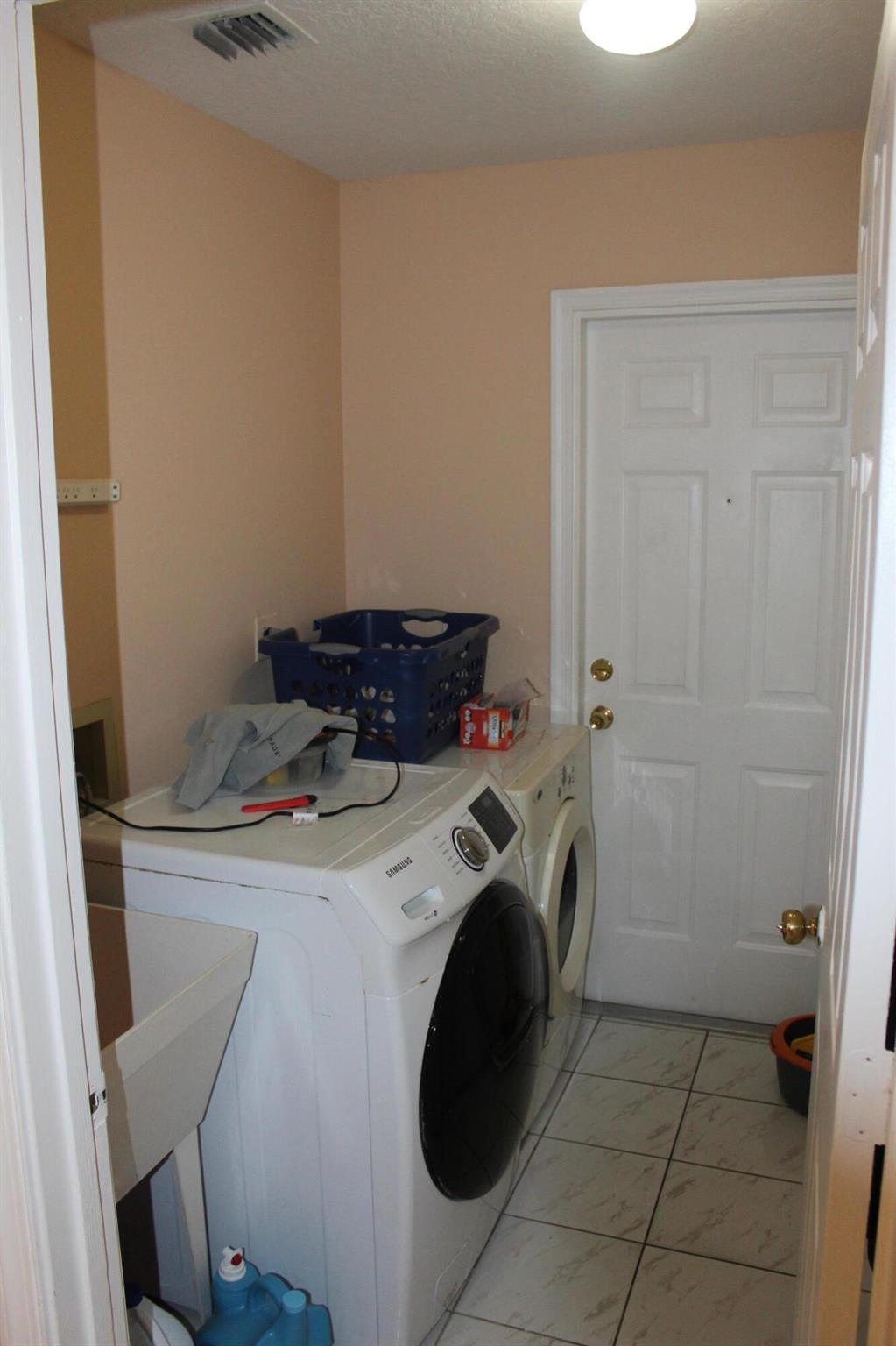 SUGAR POND MANOR OF WELLI - Residential Lease