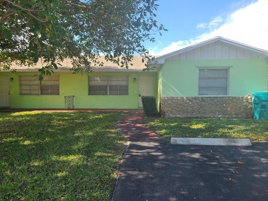 Photo of 2505 SE 2nd Street, Boynton Beach, FL 33435 (MLS # R10921073)
