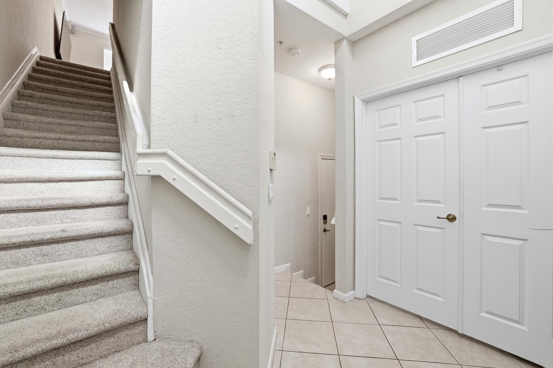 2905 S Greenleaf Circle