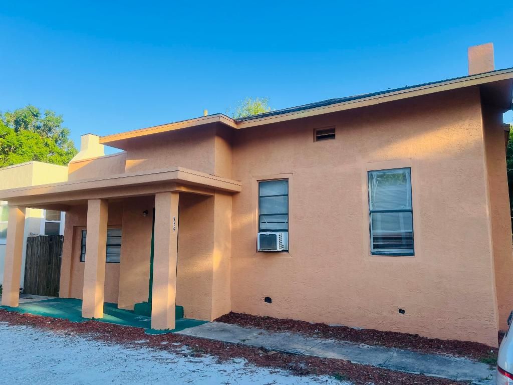 Photo of 626 Texas Ct, Fort Pierce, FL 34950 (MLS # R10997836)