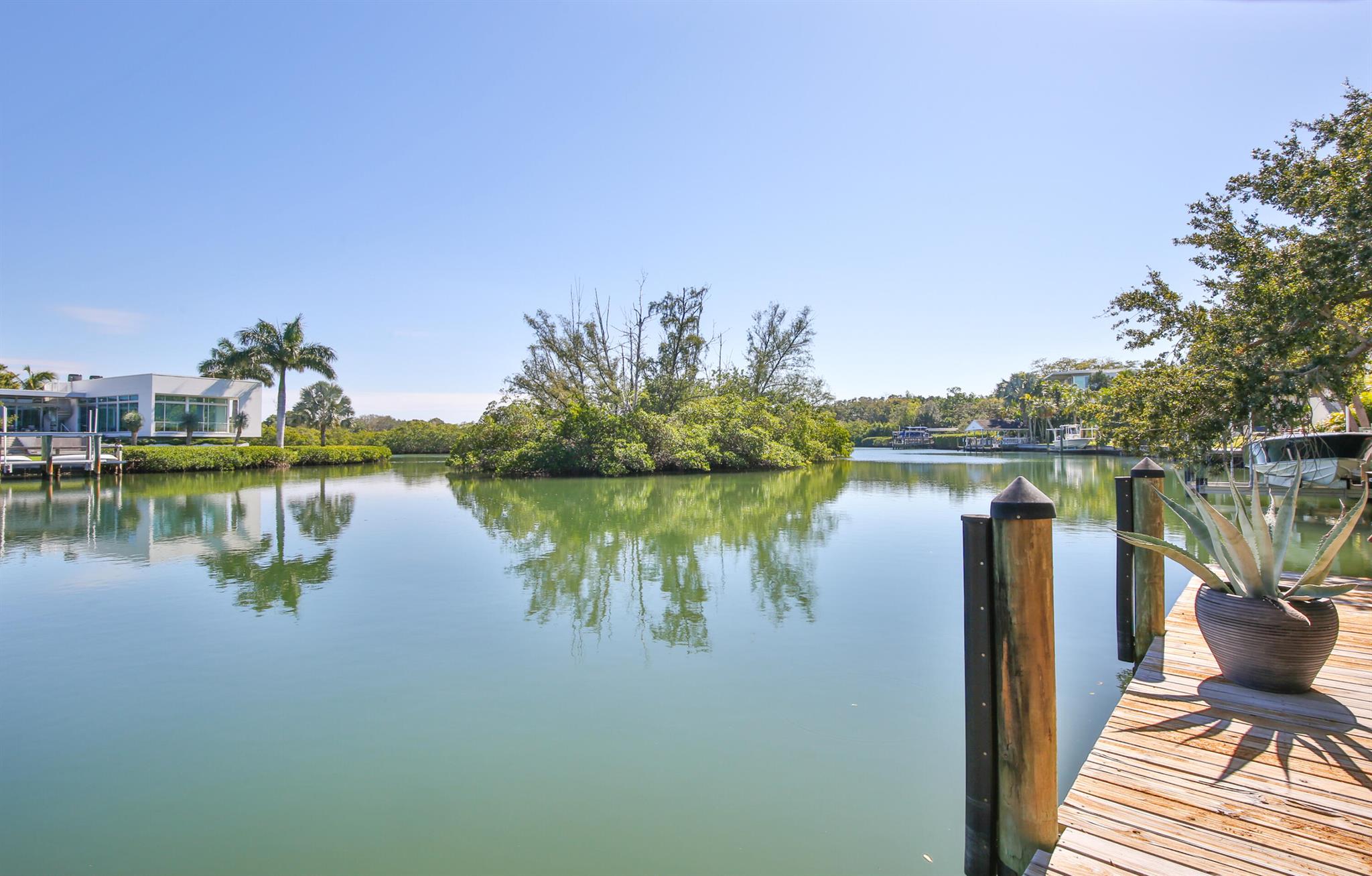 COCOANUT BAYOU - Residential