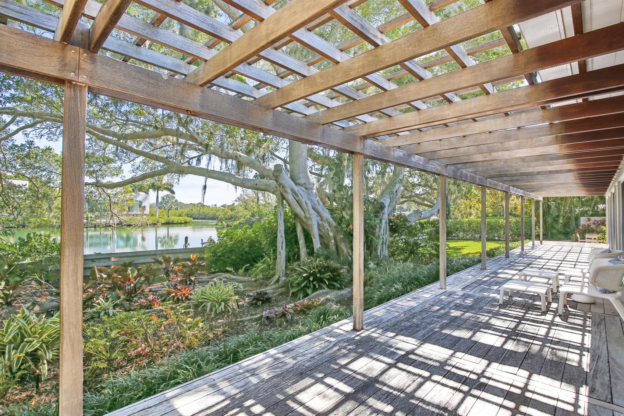 COCOANUT BAYOU - Residential