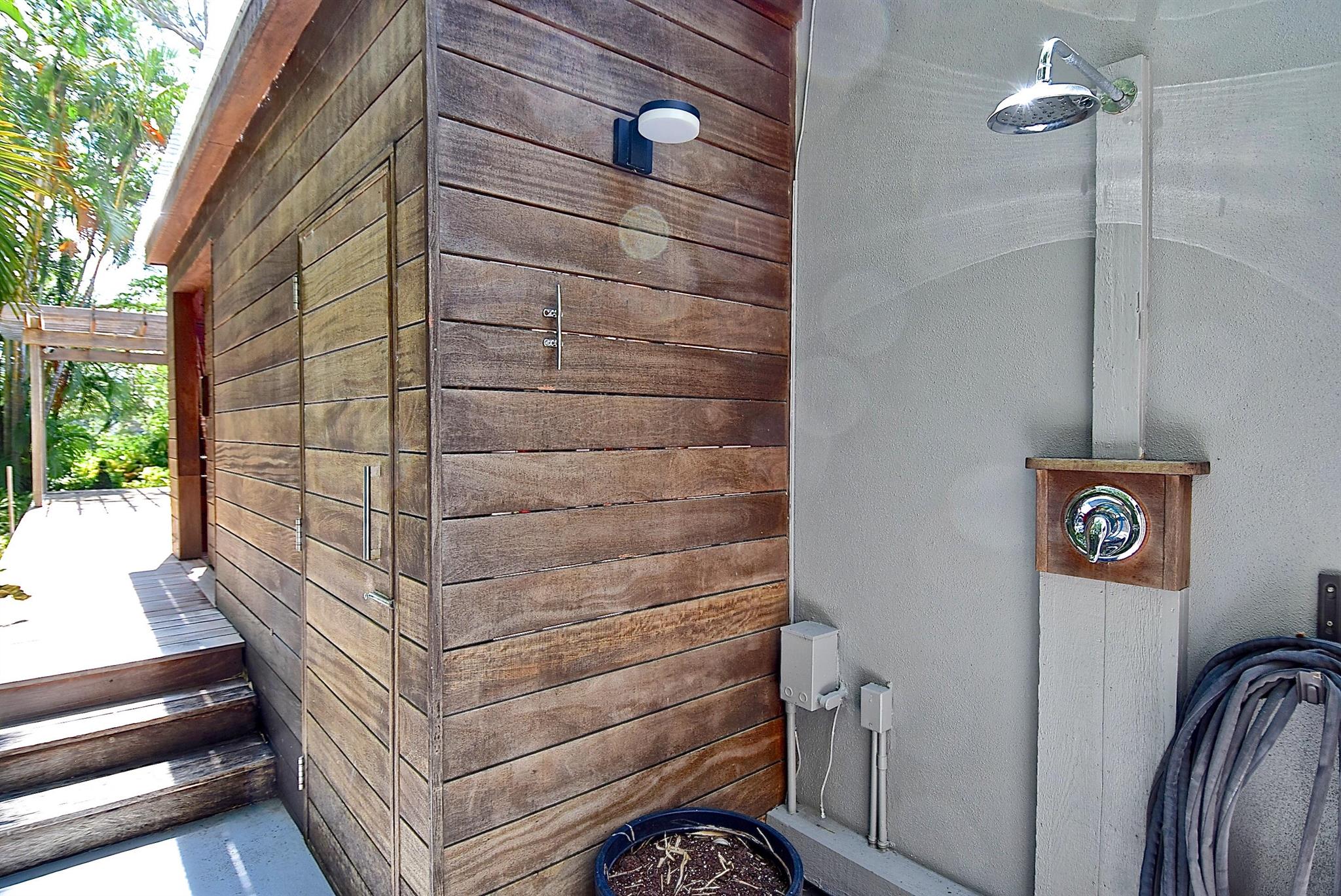 COCOANUT BAYOU - Residential