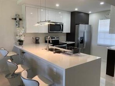 565 Oaks Ln 305 Pompano Beach FL 33069