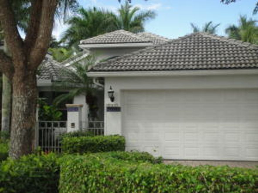 PRISTINE CONDITION POOL HOME ON THE MAIN GROUNDS OF THE BEAUTIFUL & PRESTIGIOUS BROKEN SOUND COUNTRY CLUB. SPACIOUS, SPLIT & OPEN FLOOR  PLAN OF 2 BEDROOMS, DEN AND 2.5 BATHROOMS. KITCHEN FEATURES AN EAT-IN BREAKFAST AREA AND LARGE WALK-IN PANTRY. MASTER BEDROOM HAS 2 CLOSETS & SITTING AREA,  AND MASTER BATHROOM HAS 2 SINKS AND SEPARATE ROMAN TUB AND SHOWER. THIS EXCEPTIONALLY CLEAN RESIDENCE IS ALL ON 1 STORY, WITH HIGH CEILINGS, SKYLIGHTS, BIG COVERED & SCREENED BACK PATIO, COMPLETELY PRIVATE POOL AREA WITH CABANA BATHROOM, 2 CAR GARAGE, 24 HOUR MANNED GATED SECURITY AND EXCELLENT CENTRAL BOCA LOCATION IN AN A-RATED SCHOOL DISTRICT ARE ADDITIONAL & VERY DESIREABLE FEATURES. THE BEST OF BOCA SHOPPING, DINING & BEACHES ARE ALL JUST MINUTES AWAY!