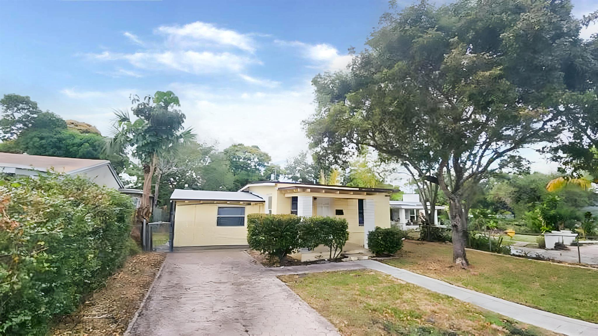 105 NW 28th Way