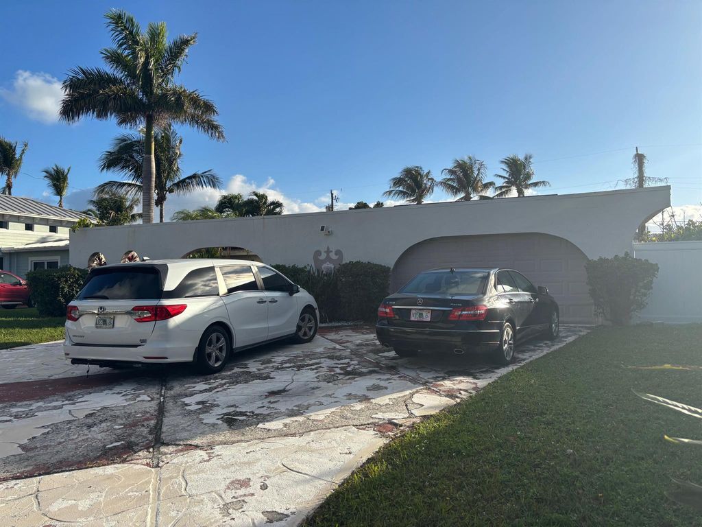 Photo of 180 NE Wavecrest Court, Boca Raton, FL 33432 (MLS # R11058152)