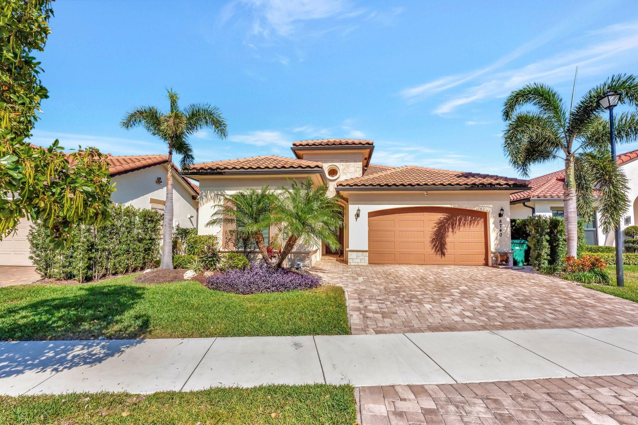 8740 E Baypoint Cir