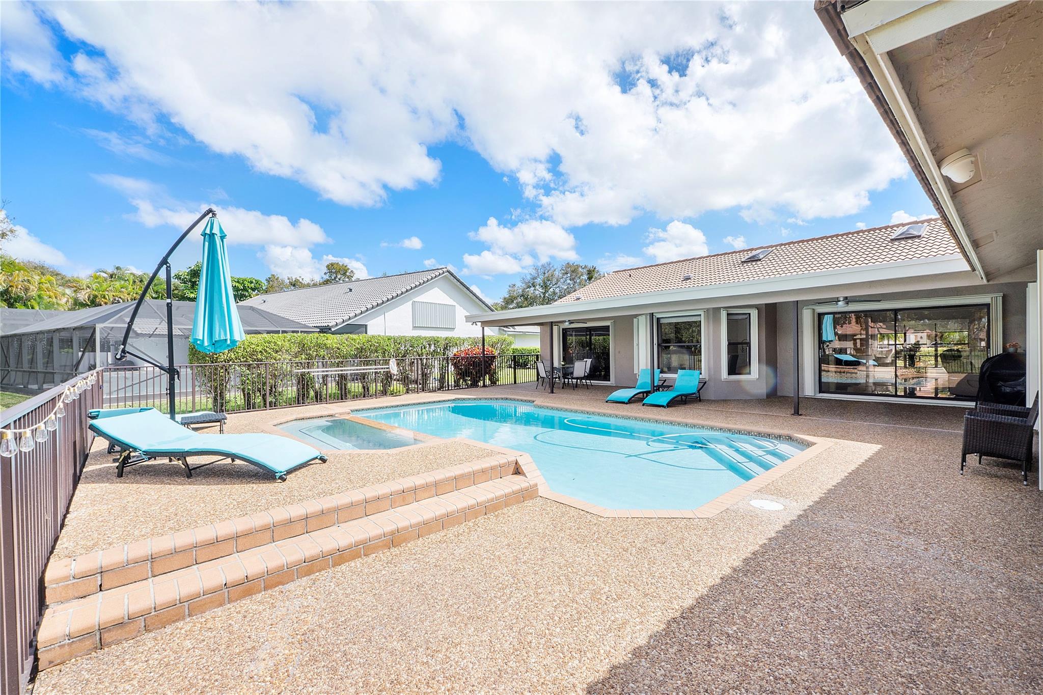 Pine Ridge 112-37 B - Residential