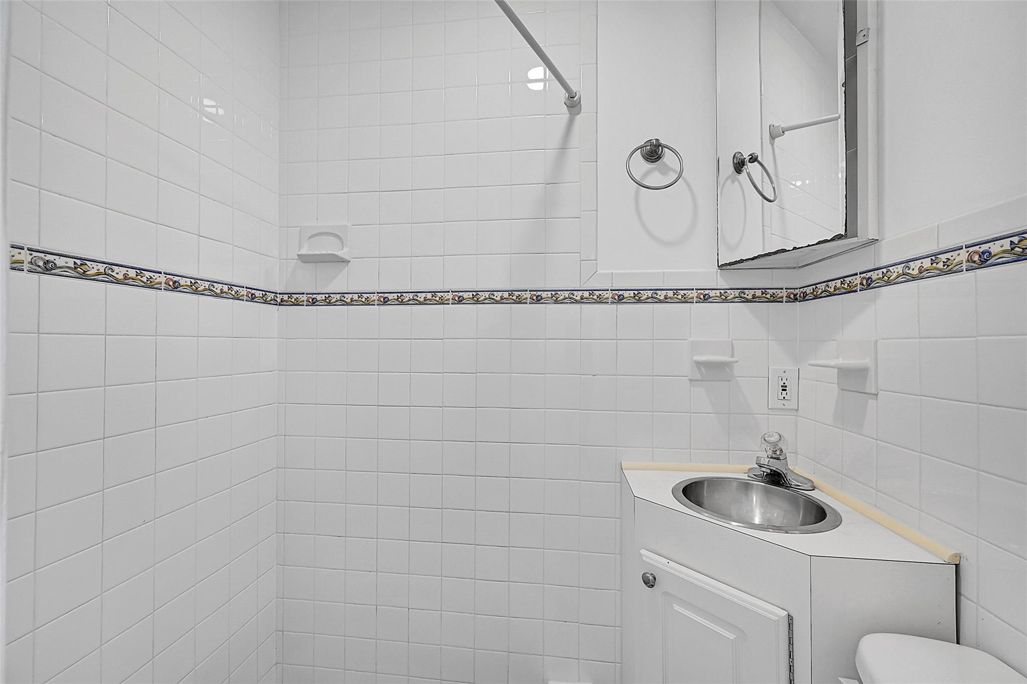 MRS ELVA A TRUAX - Residential Lease