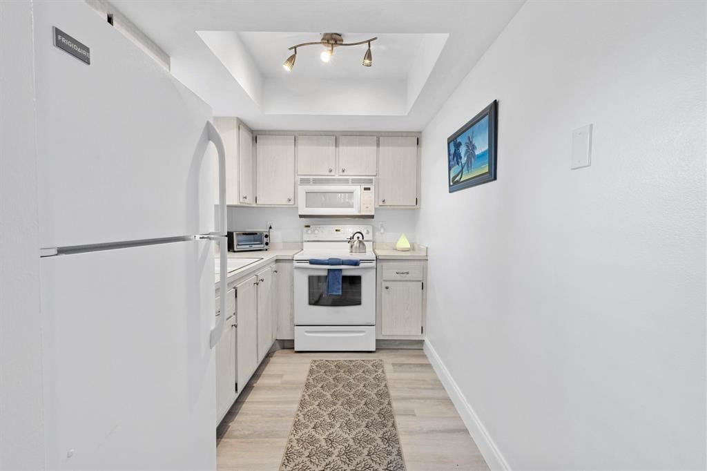 Kingswood Condo - Residential