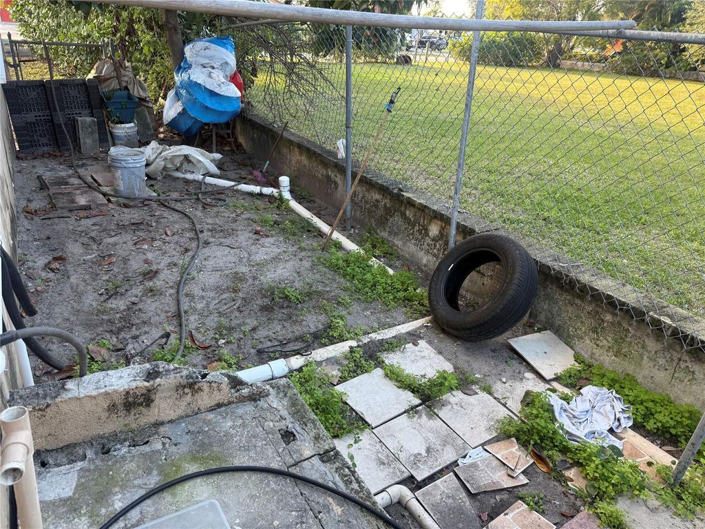 Photo of 6019 Hayes Street, Hollywood, FL 33024 (MLS # B26003939)