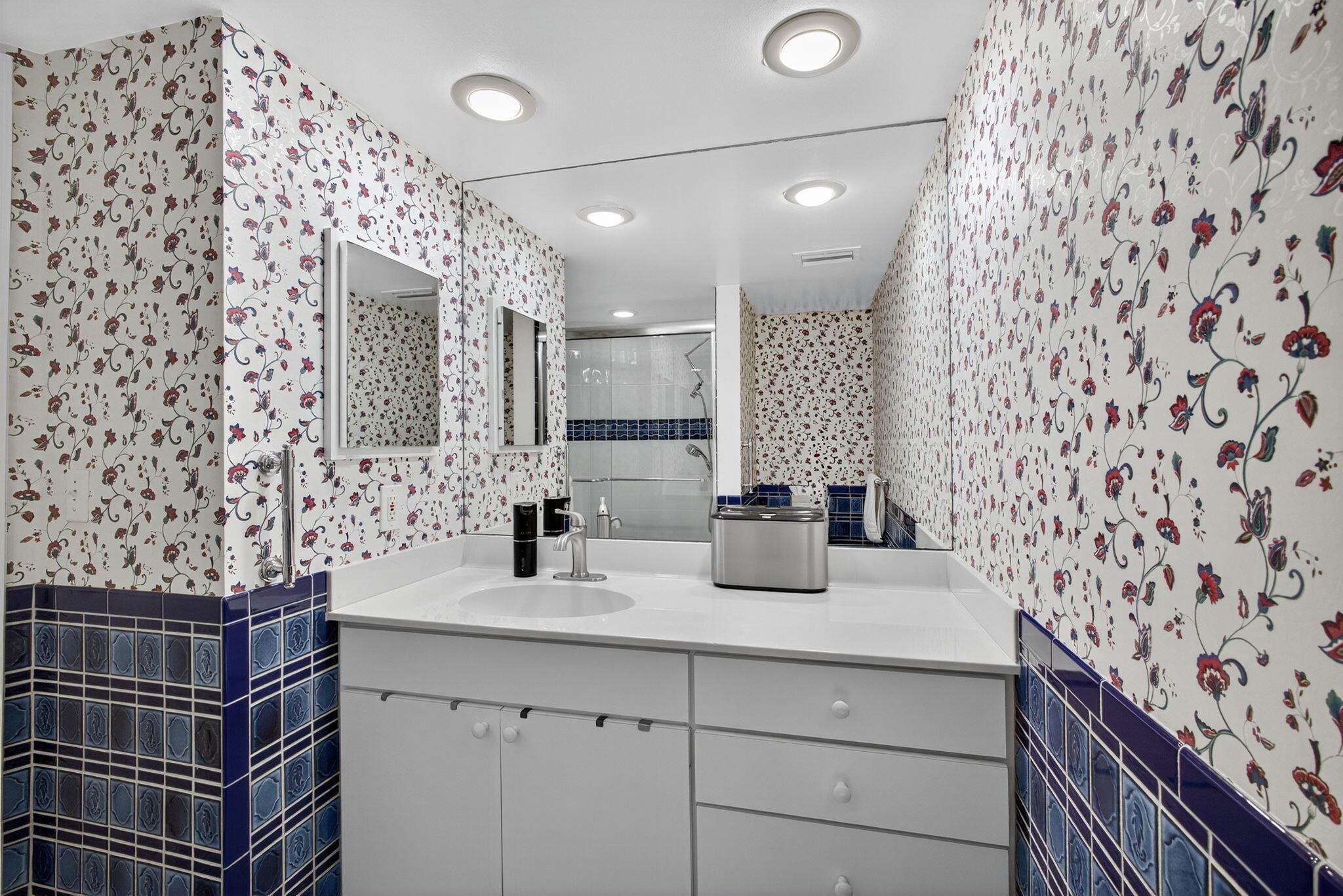PHOENIX TOWERS CONDO - Residential