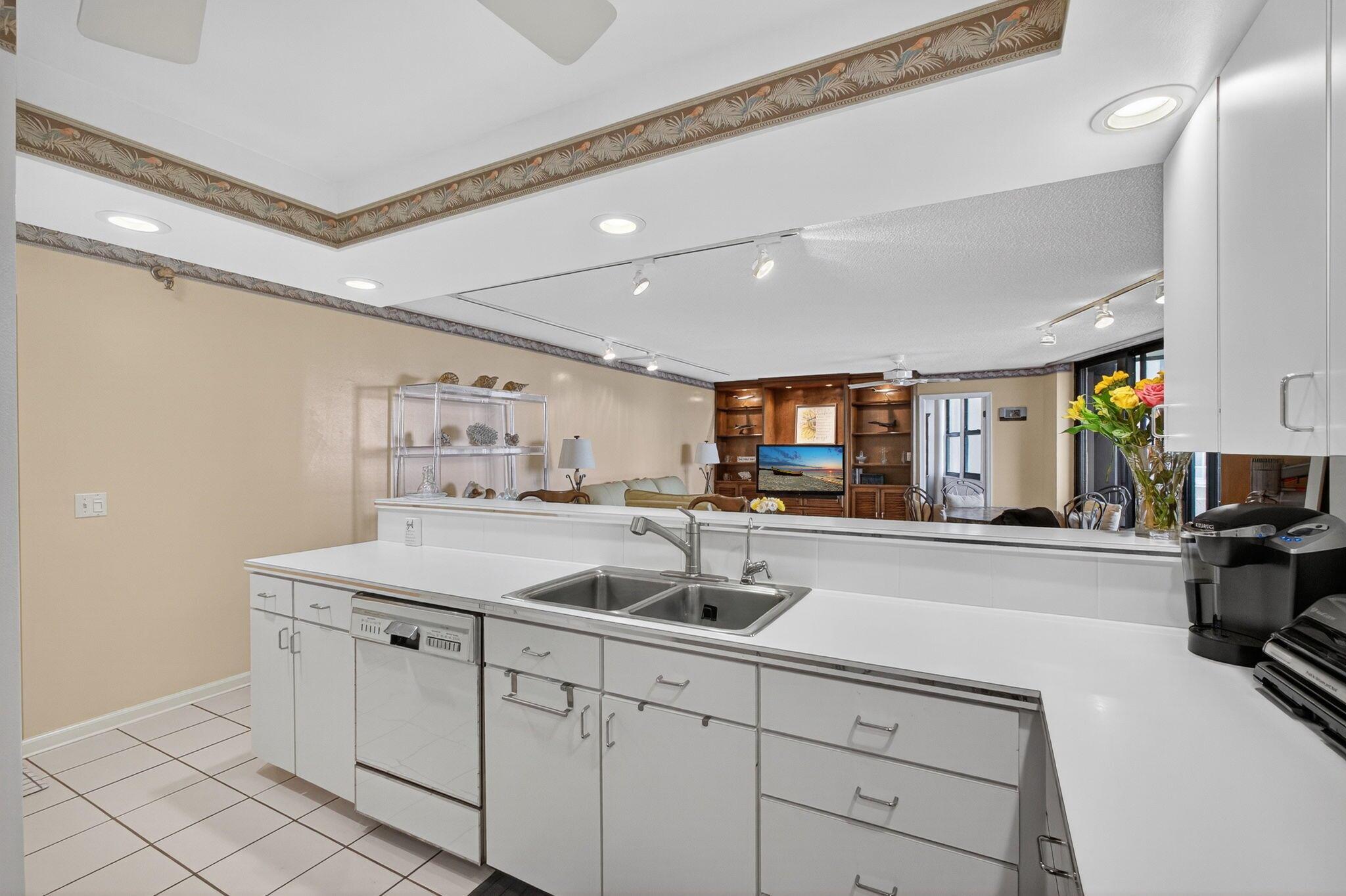 PHOENIX TOWERS CONDO - Residential