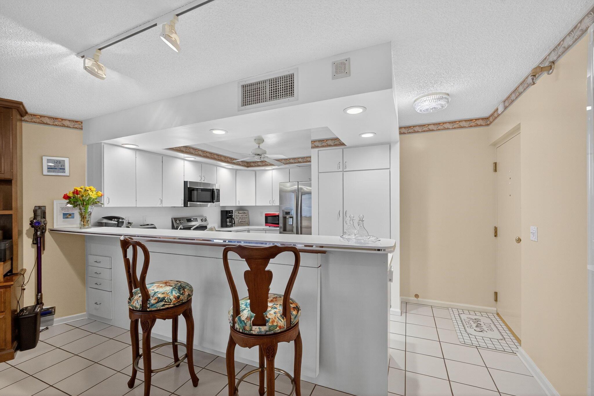 PHOENIX TOWERS CONDO - Residential