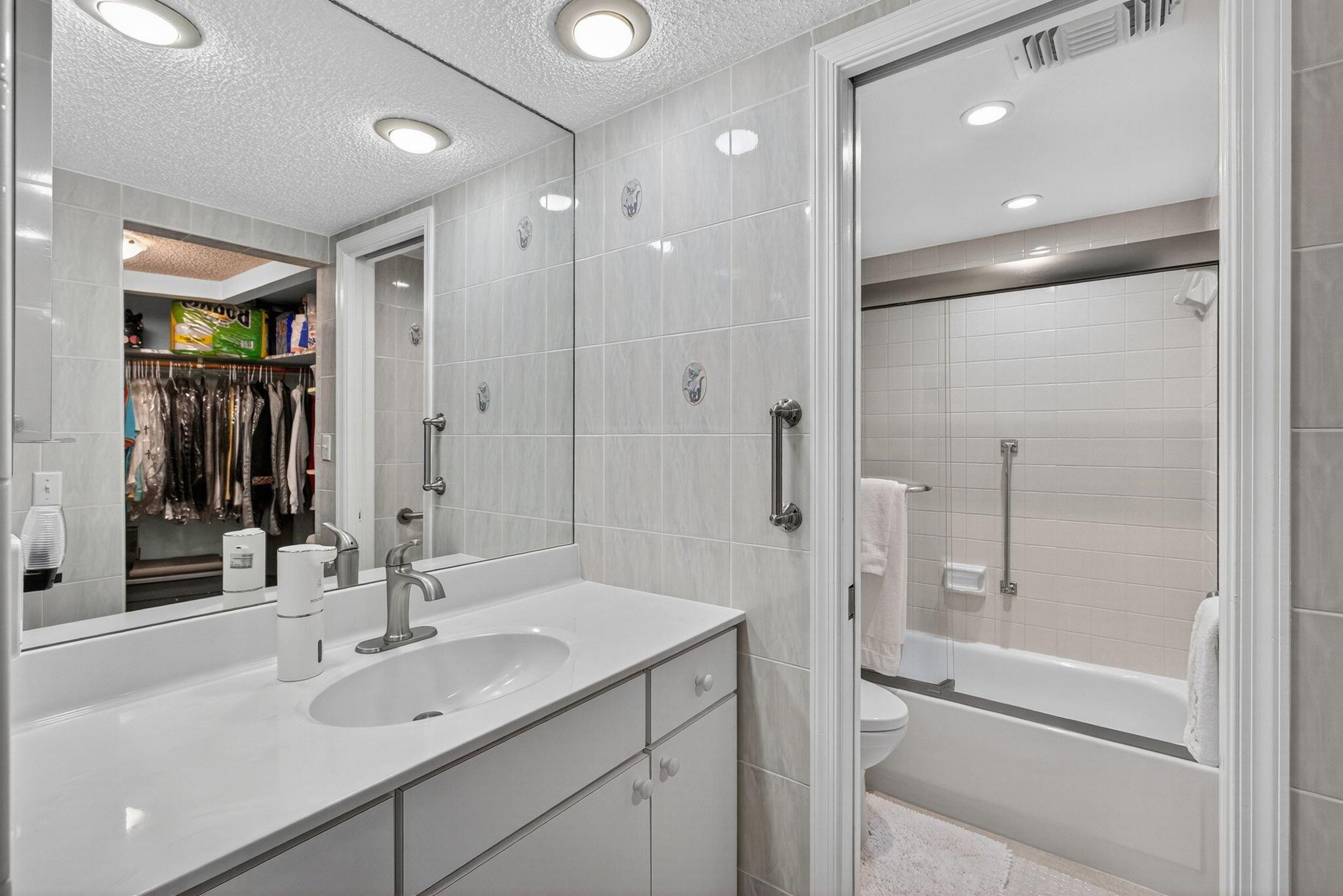 PHOENIX TOWERS CONDO - Residential