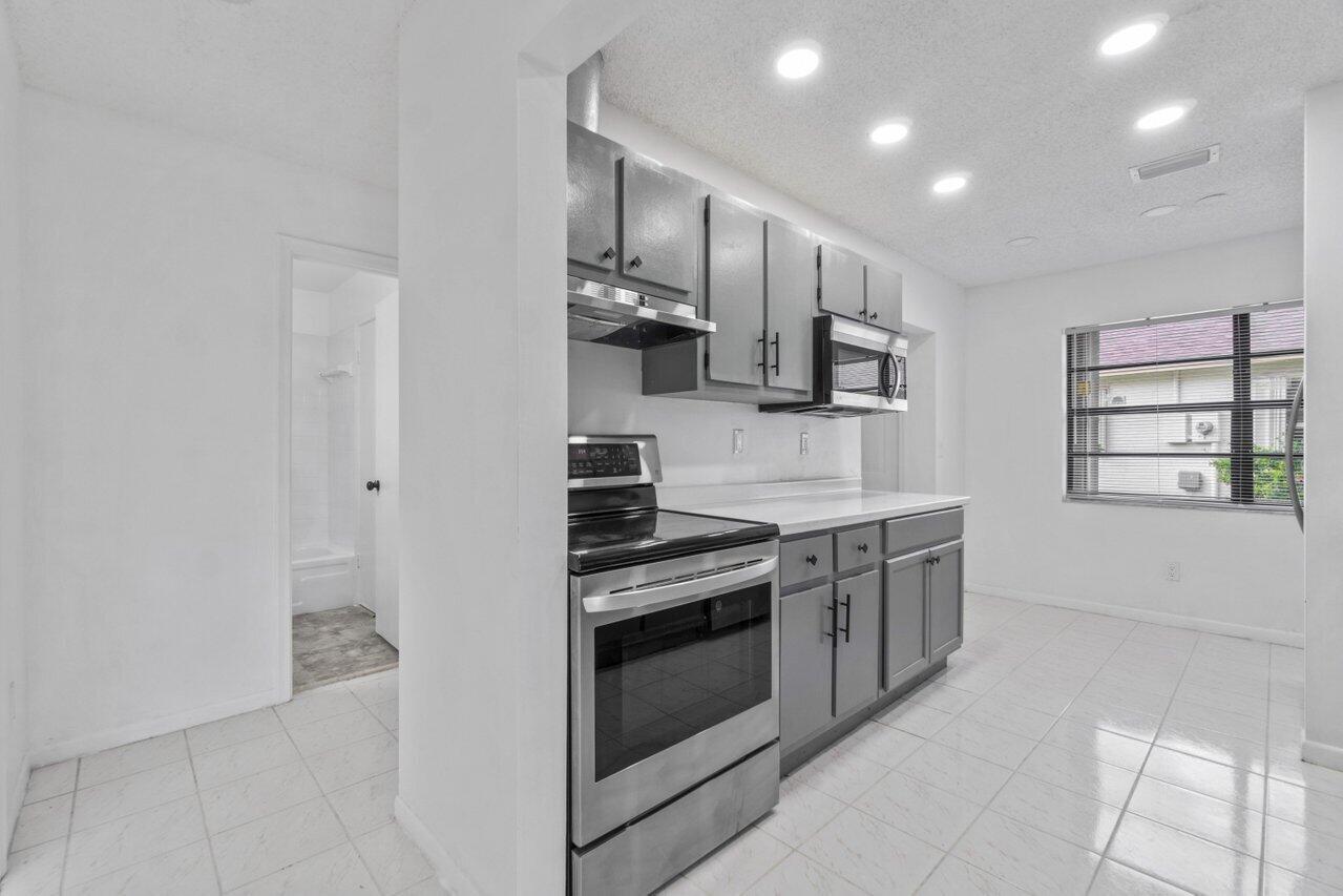 PALM HILL VILLAS UNIT TWO - Residential Lease