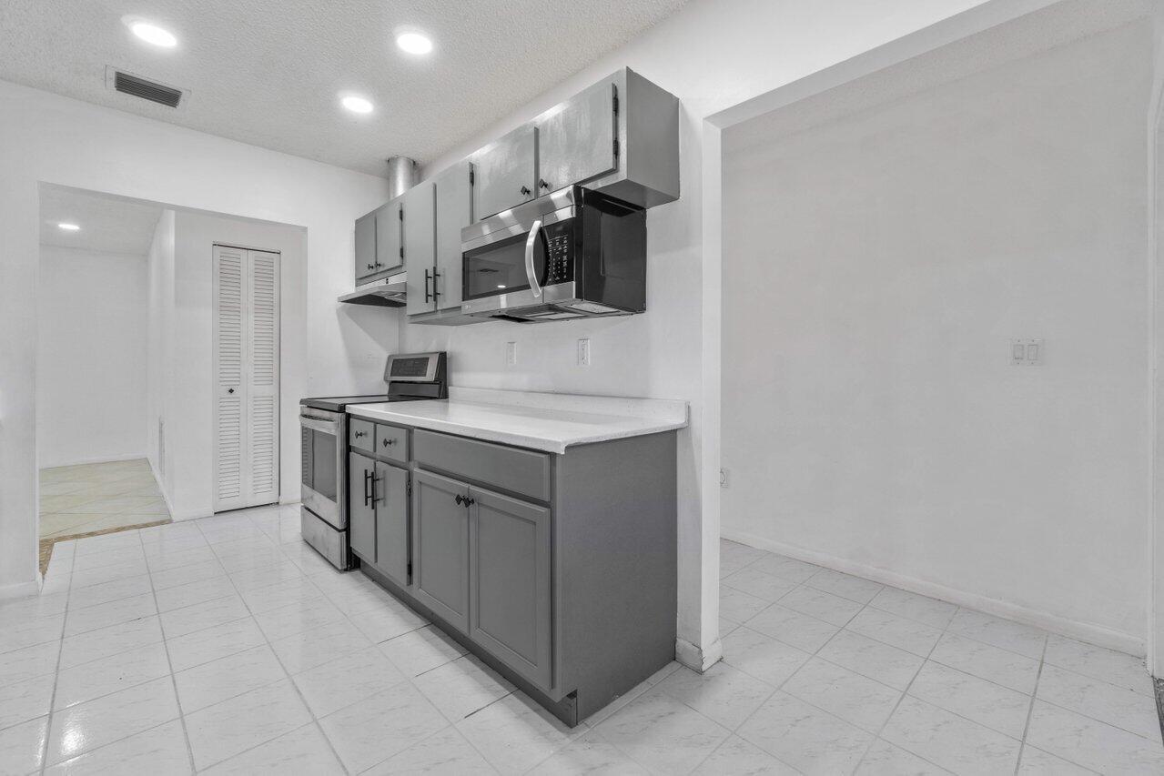 PALM HILL VILLAS UNIT TWO - Residential Lease