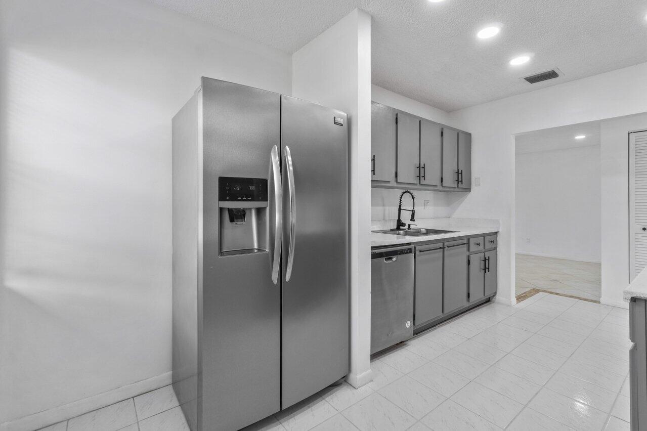 PALM HILL VILLAS UNIT TWO - Residential Lease